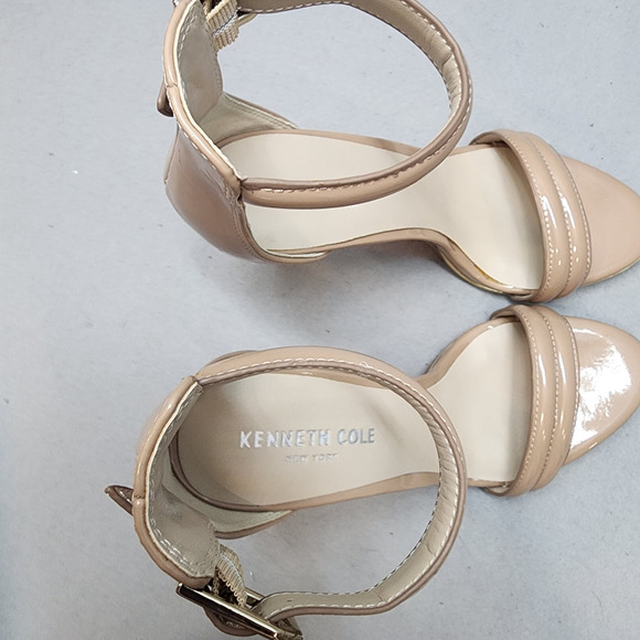 Kenneth Cole Sandals In Color Buff, Size 5.5 NIB - Picture 6 of 9